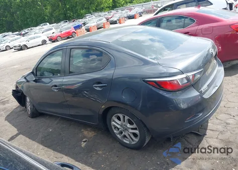 2017 Toyota Yaris Ia из США, поврежденный, VIN 3MYDLBYV3HY150188